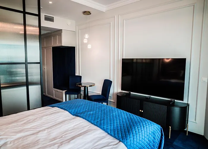 Hanza Tower 14th Floor Cityview, Balcony, Sauna, Pool, Jacuzzi *