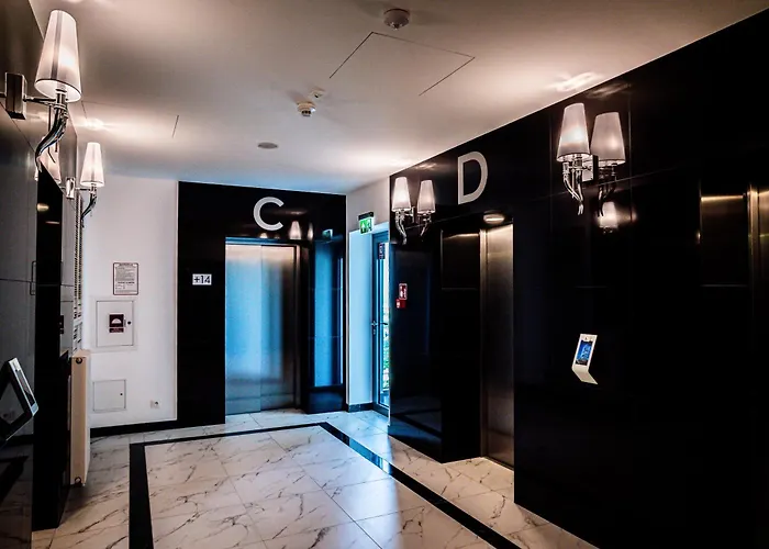 Hanza Tower 14th Floor Cityview, Balcony, Sauna, Pool, Jacuzzi 什切青